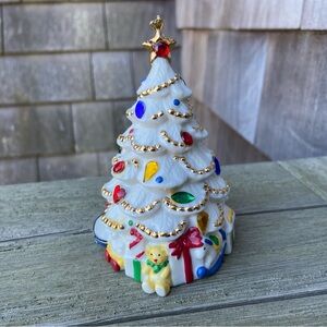 17 Xmas tree ornaments NWT, white porcelain & colorful 4.5” tall in original box